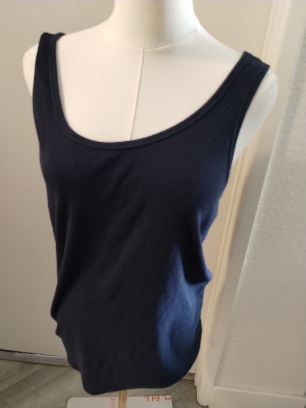 Time and Tru Women's Navy Scoop Neck Tank